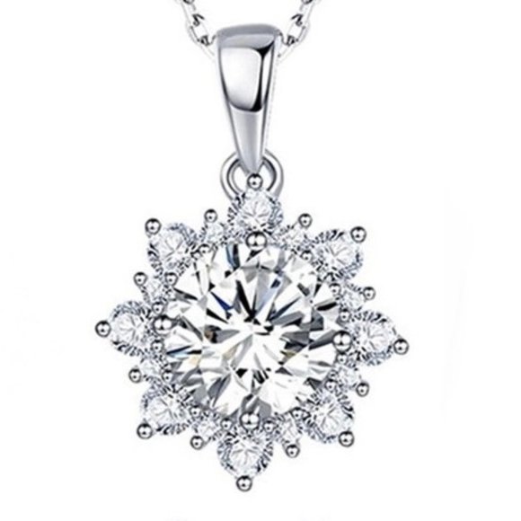 925 Sterling Silver White Sapphire Pendant - Picture 3 of 3